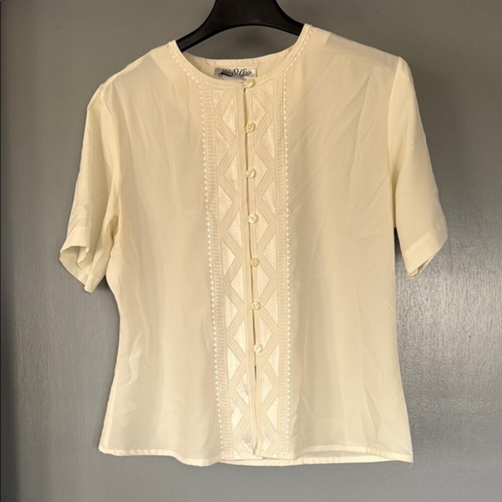 Yves St Clair Women's Cream Button Front Top sz 14 Short Sleeves Embroidery